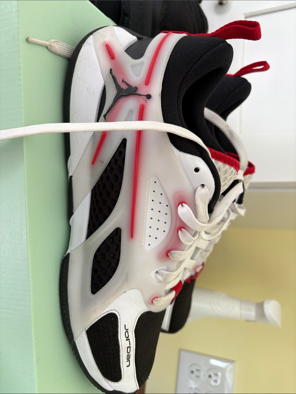 Jordan Heir Series Men's White, Black and Red Low-Top Sneakers